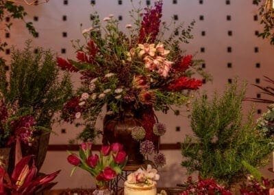 Arranjo alto da mesa de bolo