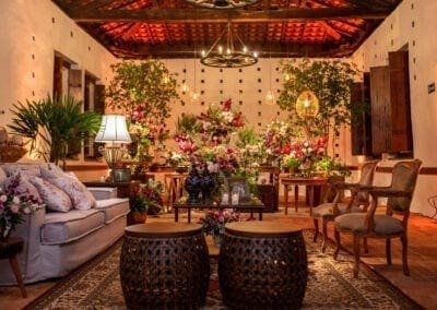 Ambientes integrados lounge e mesa de bolo