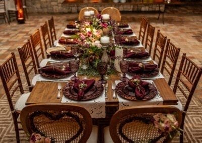 Decoração das mesas tom de marsala